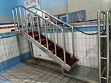 三冶温泉游泳馆扶梯